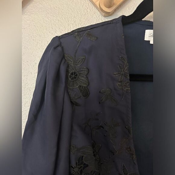 Lovers + friends navy and black top with tie front lace Sz XXS - Picture 6 of 10